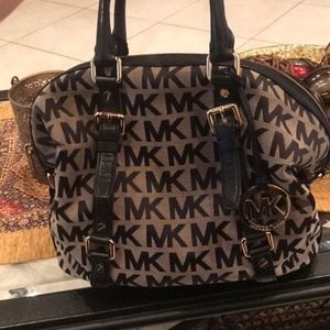 Micheal Kors purse